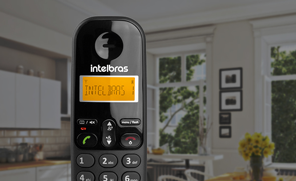 Display do telefone iluminado no escuro