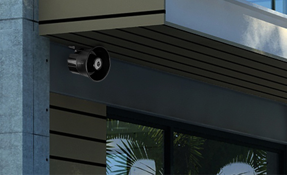 Sirene instalada discretamente na parede de uma casa