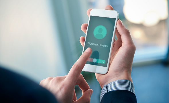 Telefone com número oculto na tela