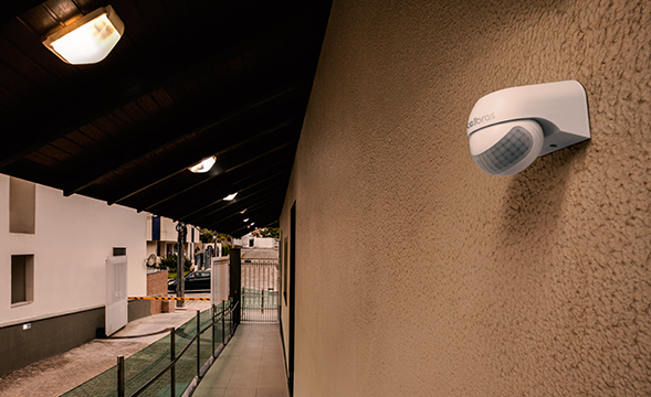 Acende e apaga a luz imediatamente