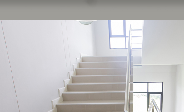 Acende e apaga a luz automaticamente