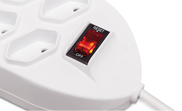 Protetor eletrônico com a chave liga/desliga acesa.