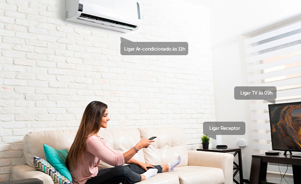 Celular controlando TV e ar-condicionado atrav&eacute;s do Izy Connect
