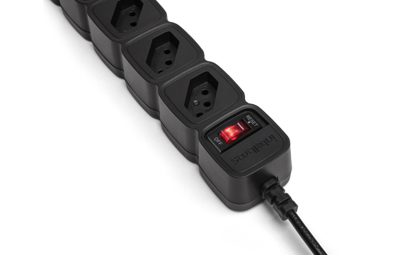 Símbolo de escudo protegendo aparelhos eletrônicos.