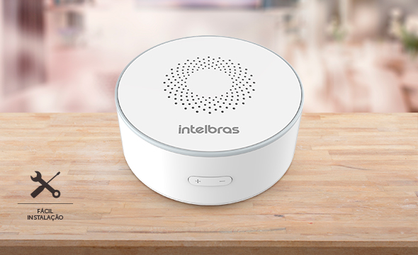 Sirene sendo instalada em uma parede