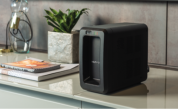 Ilustração do recurso de religamento automático do nobreak.