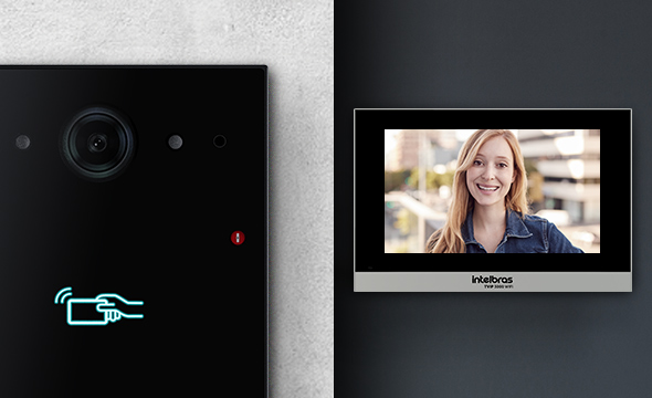 Tela de um monitor exibindo a imagem da câmera do videoporteiro.
