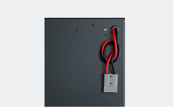 M&oacute;dulo de bateria conectado a nobreaks Intelbras compat&iacute;veis.