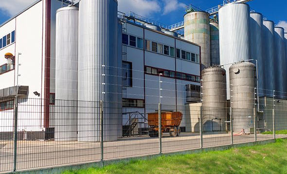 Casa protegida por uma cerca elétrica
