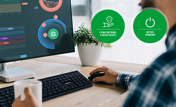 Pessoa trabalhando em um ambiente silencioso com o combo CSI 50