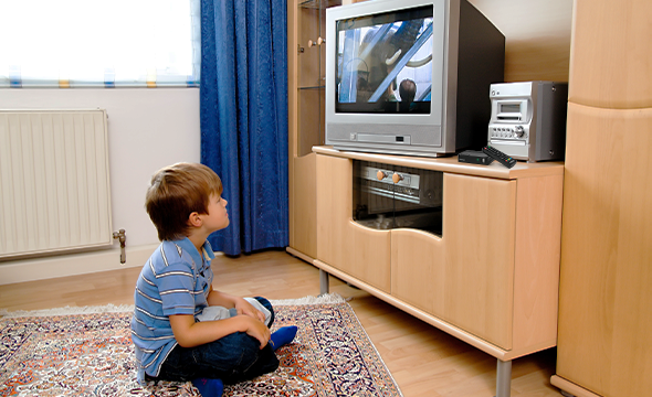 Conversor conectado a uma TV de tubo antiga