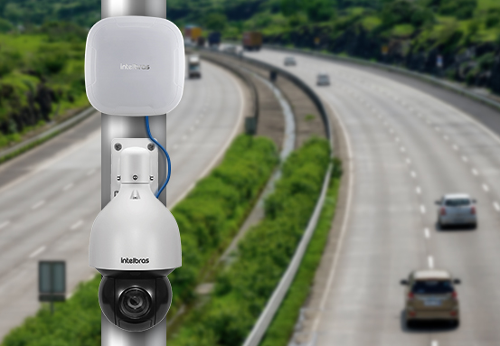 Câmera de segurança instalada em local externo e remoto