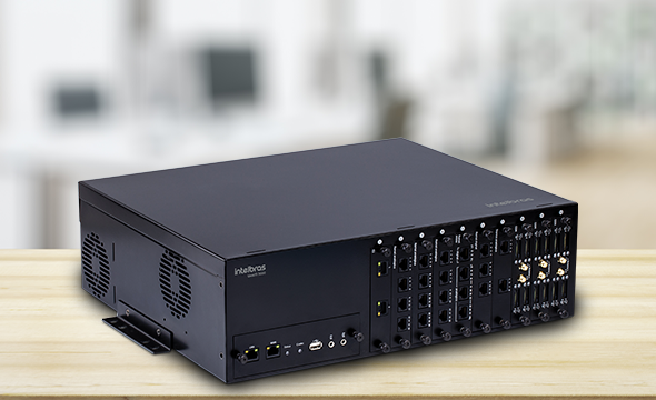 Central UnniTI 3000 em um rack de servidor