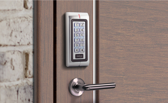 Controle simplificado por senha ou proximidade