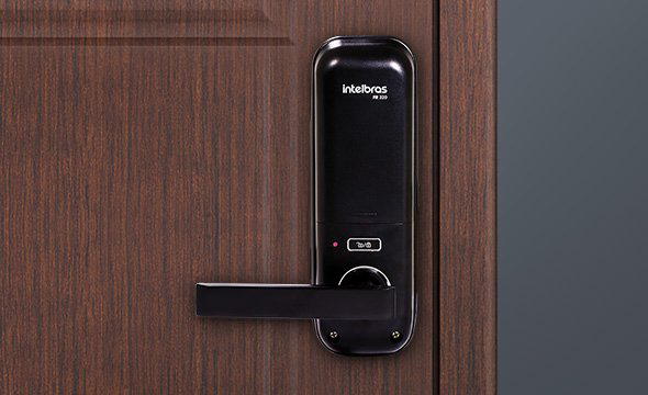 Travamento autom&aacute;tico da porta