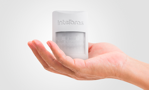 Sensor IVP 1000 PET instalado discretamente em uma sala de estar