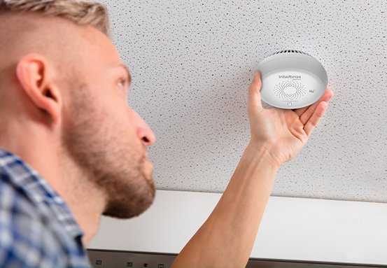 Instala&ccedil;&atilde;o f&aacute;cil no teto ou parede