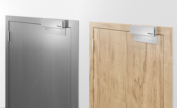 Imagem mostrando o kit completo de instala&ccedil;&atilde;o com todos os suportes e parafusos.