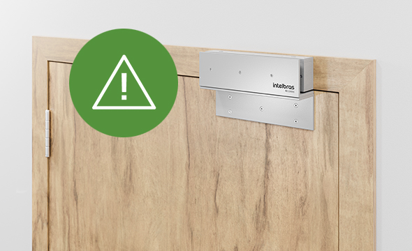 Detalhe do sensor de abertura da fechadura em funcionamento.