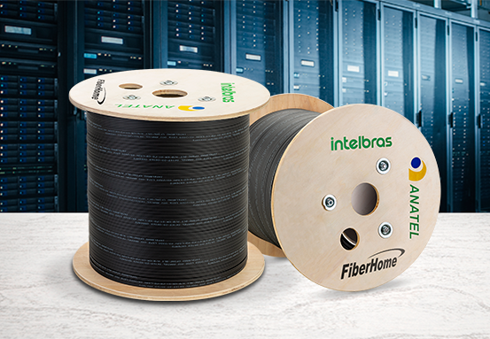 Fibra &oacute;ptica sendo curvada sem perda de sinal