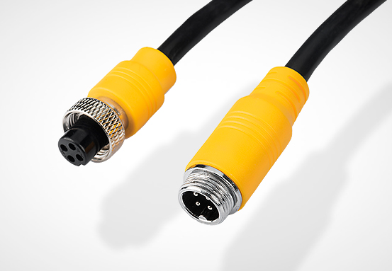 Detalhe do conector Aviation de 4 pinos com sistema de trava