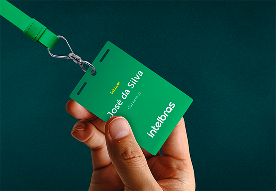 Cart&atilde;o sendo personalizado com impress&atilde;o