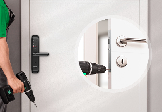 Detalhe do mecanismo de travamento automático da fechadura.