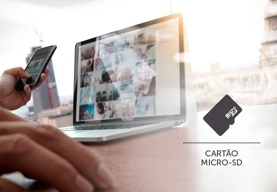 Slot para cartão de memória na câmera