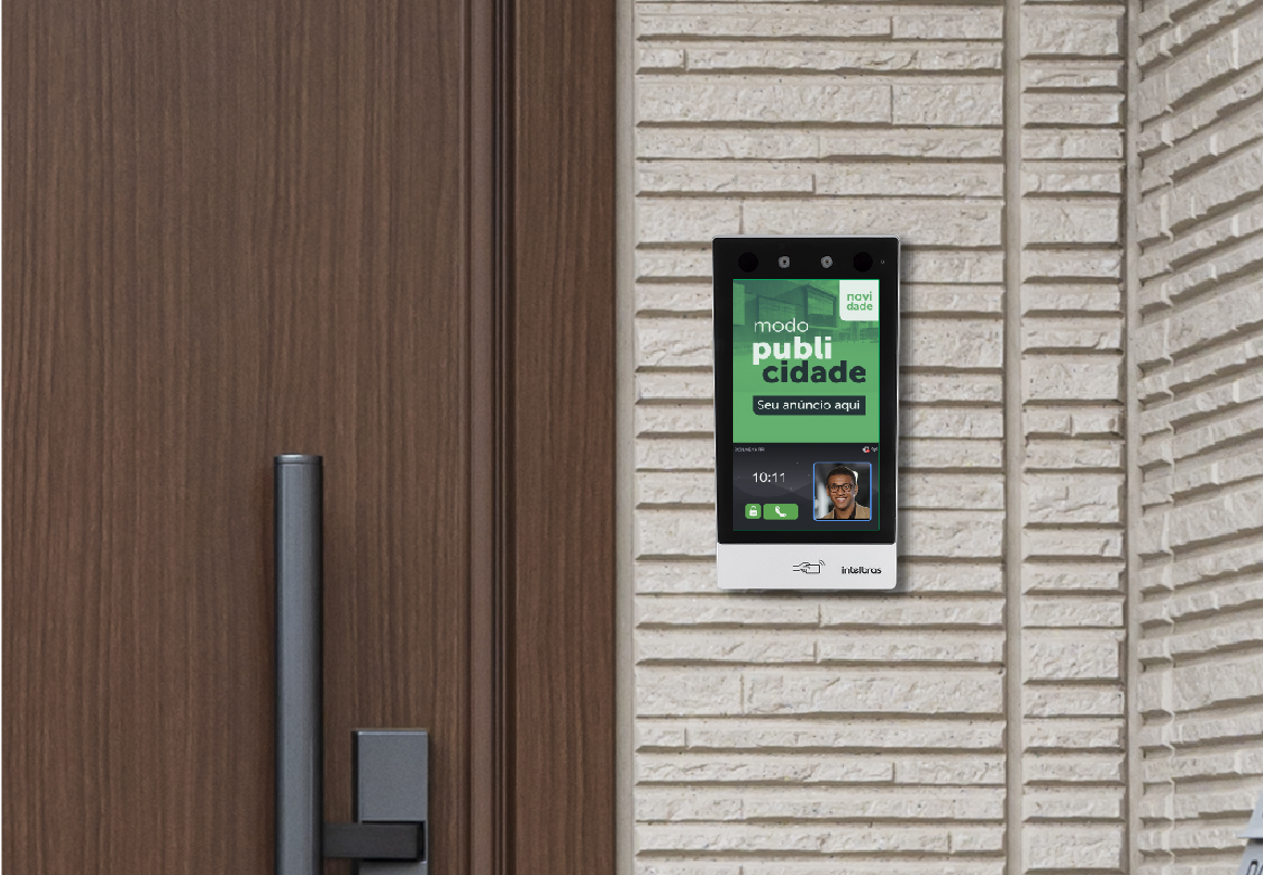 Tela do controlador de acesso mostrando um vídeo publicitário