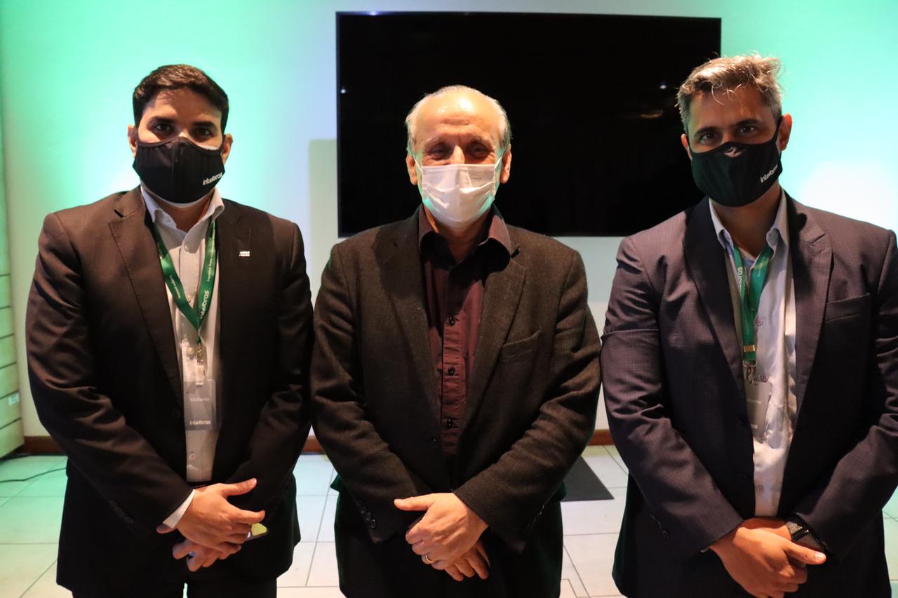 Da esquerda para direita: Igor Calvet, presidente da ABDI; Altair Silvestri, CEO da Intelbras e Leonardo Euler, presidente da ANATEL.