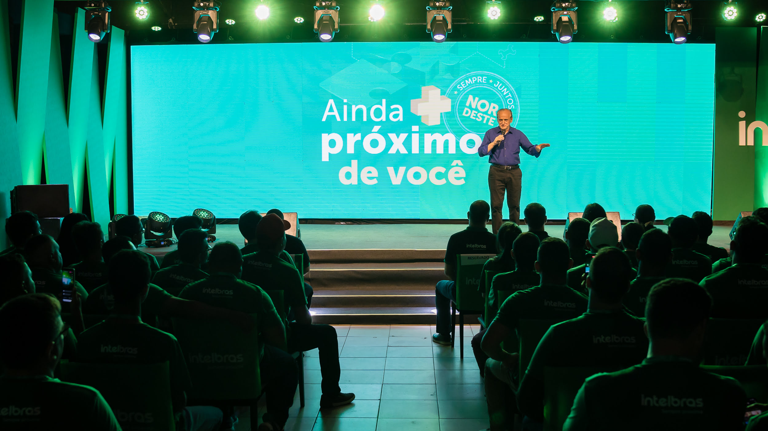 Altair Silvestri, CEO da Intelbras, abriu o evento com uma mensagem aos parceiros.  Imagem: divulgação