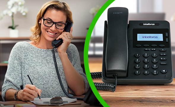 Detalhe do display com backlight e tecla de viva-voz