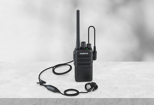 Visão geral do fone de ouvido AF 6000 C com rádio comunicador